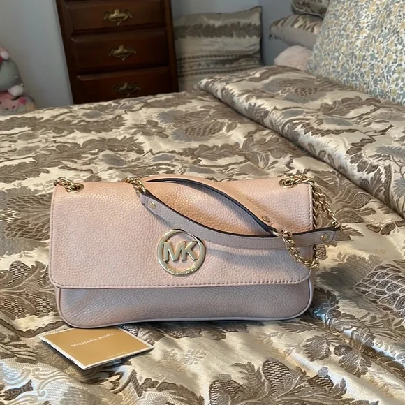 Michael Kors purse peach color - Picture 4 of 8